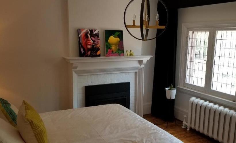 Bed & Breakfast The Jane Toronto