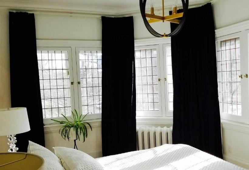 Bed & Breakfast The Jane Toronto