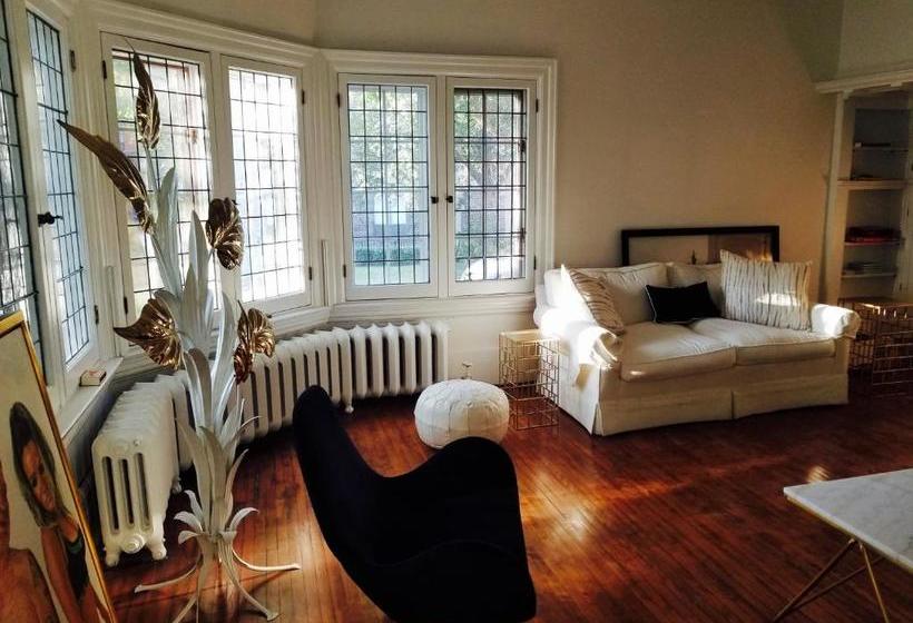 Bed & Breakfast The Jane Toronto