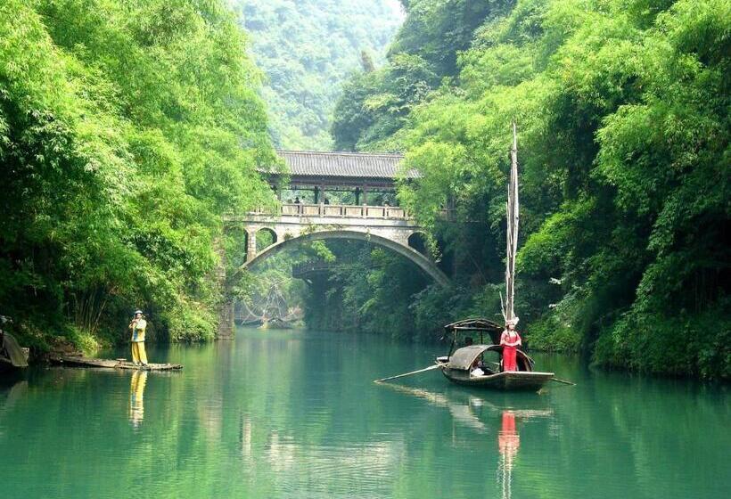 Hotel 7days Premium Yichang Gezhouba Branch