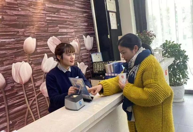 Hotelli 7days Premium Yichang Gezhouba Branch