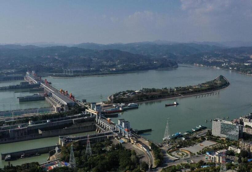 Hotel 7days Premium Yichang Gezhouba Branch