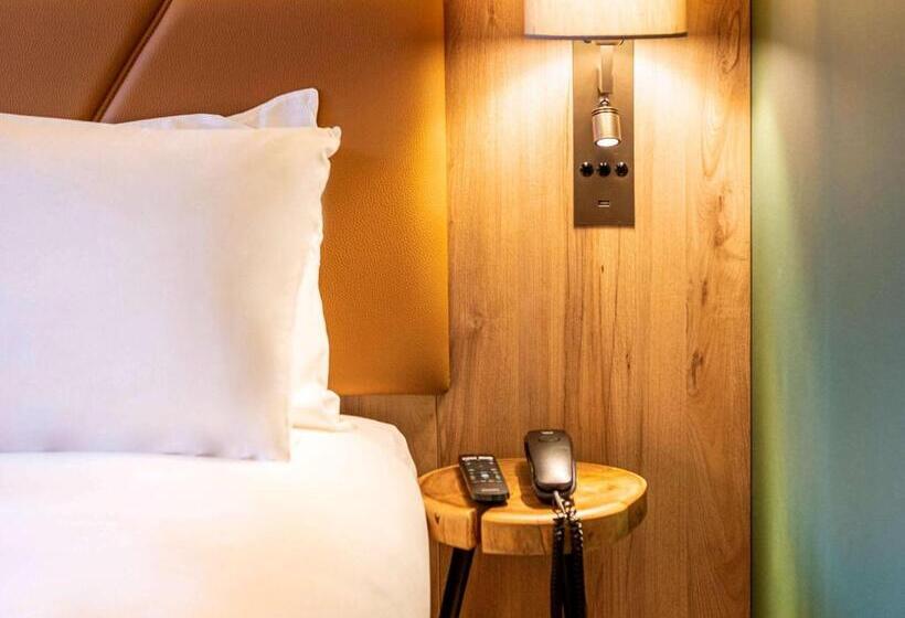 هتل Mercure Han Sur Lesse