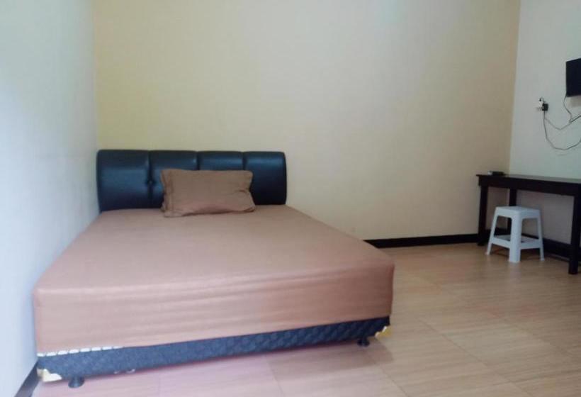 בית מלון כפרי Oyo 3748 Rn Guest House