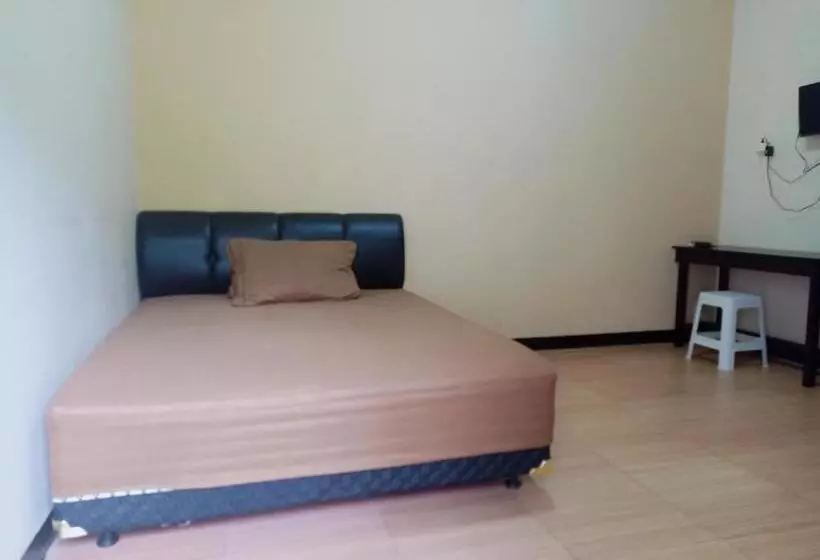 ホテル Oyo 3748 Rn Guest House