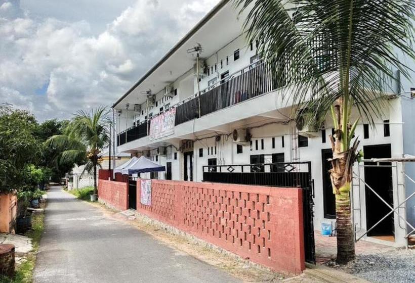 בית מלון כפרי Oyo 3748 Rn Guest House