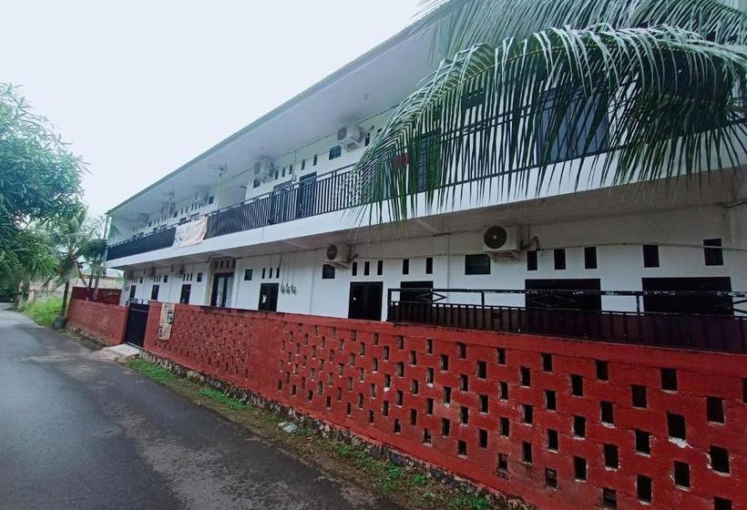 בית מלון כפרי Oyo 3748 Rn Guest House