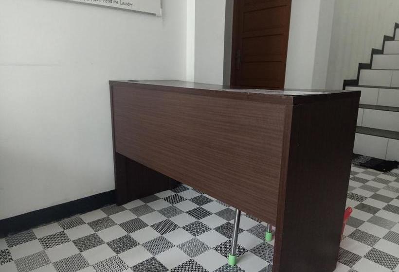 בית מלון כפרי Oyo 3748 Rn Guest House