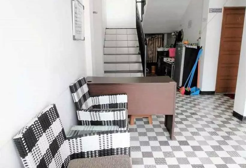 ホテル Oyo 3748 Rn Guest House