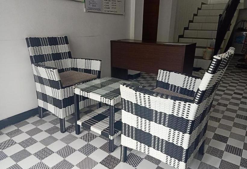 בית מלון כפרי Oyo 3748 Rn Guest House