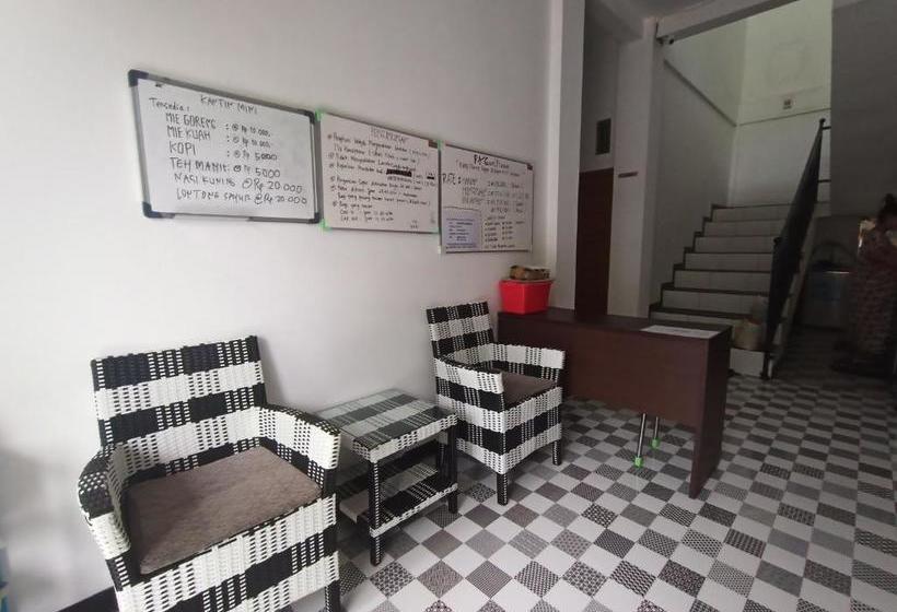 בית מלון כפרי Oyo 3748 Rn Guest House