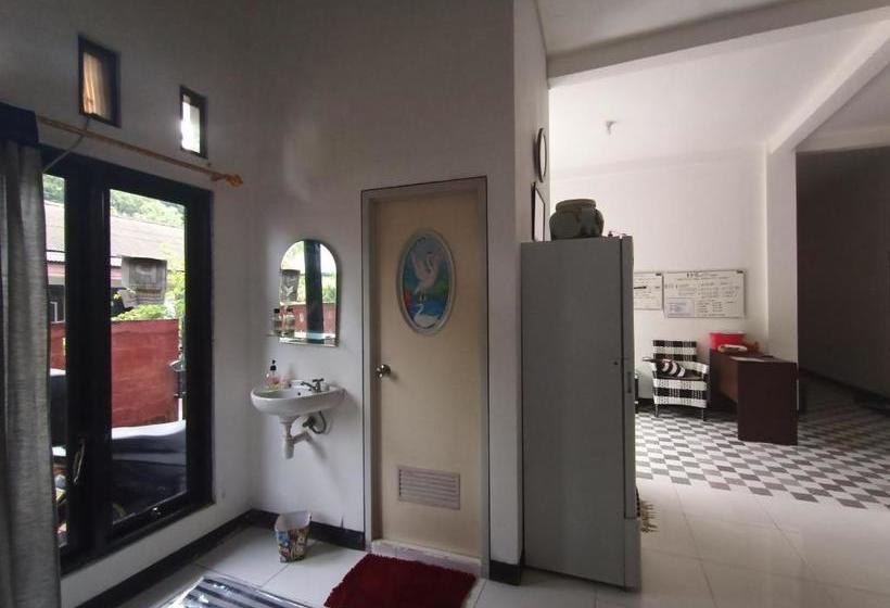 בית מלון כפרי Oyo 3748 Rn Guest House