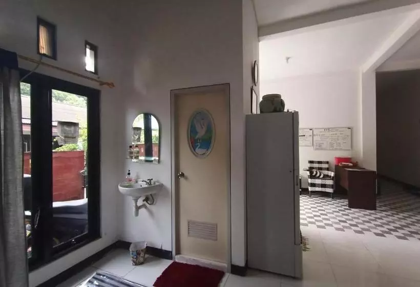 ホテル Oyo 3748 Rn Guest House