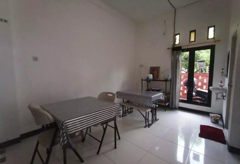 ホテル Oyo 3748 Rn Guest House