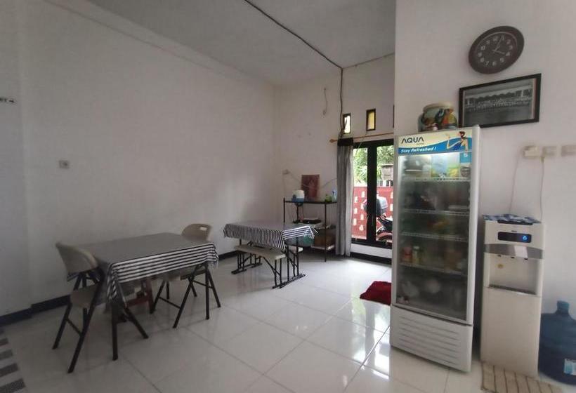 בית מלון כפרי Oyo 3748 Rn Guest House