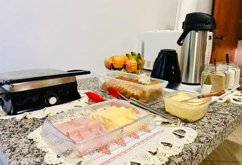 ホテル Universitário Goiatuba