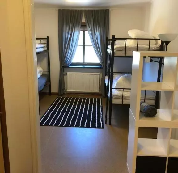 Retkeilymaja Hestra Guesthouse