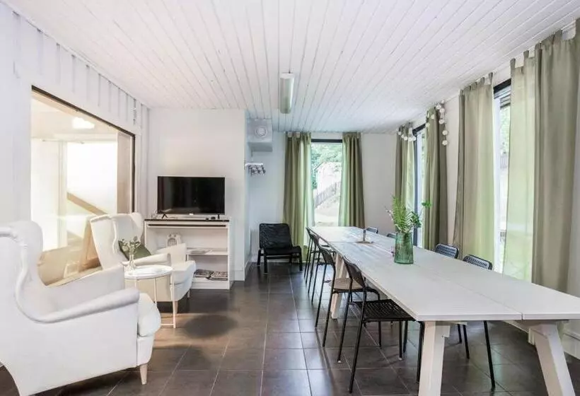 Retkeilymaja Hestra Guesthouse