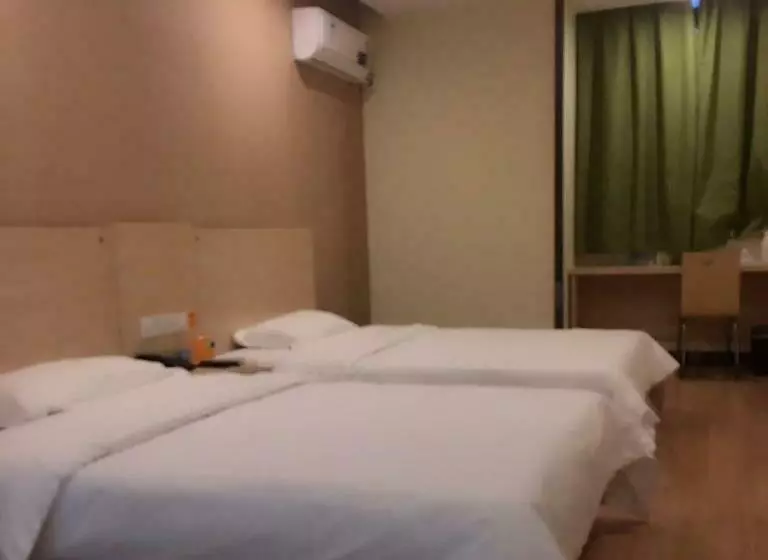 Hotelli 7days Inn Dongtai Hong Lan Road Rt Mart