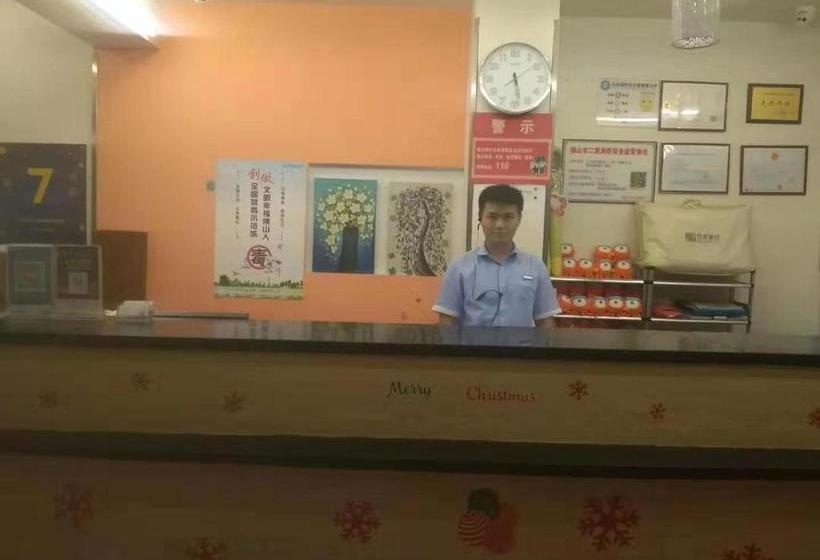 בית מלון כפרי 7days Inn Foshan Nanhai Haisan West Road Qiangui Square