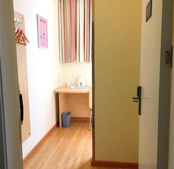 בית מלון כפרי 7days Inn Langzhong Seven Mile Avenue