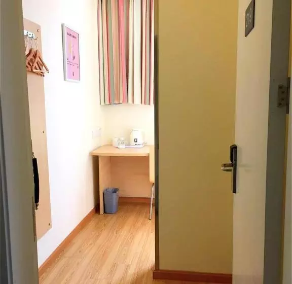 Hotelli 7days Inn Langzhong Seven Mile Avenue