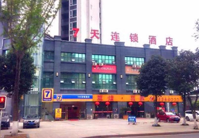 בית מלון כפרי 7days Inn Langzhong Seven Mile Avenue