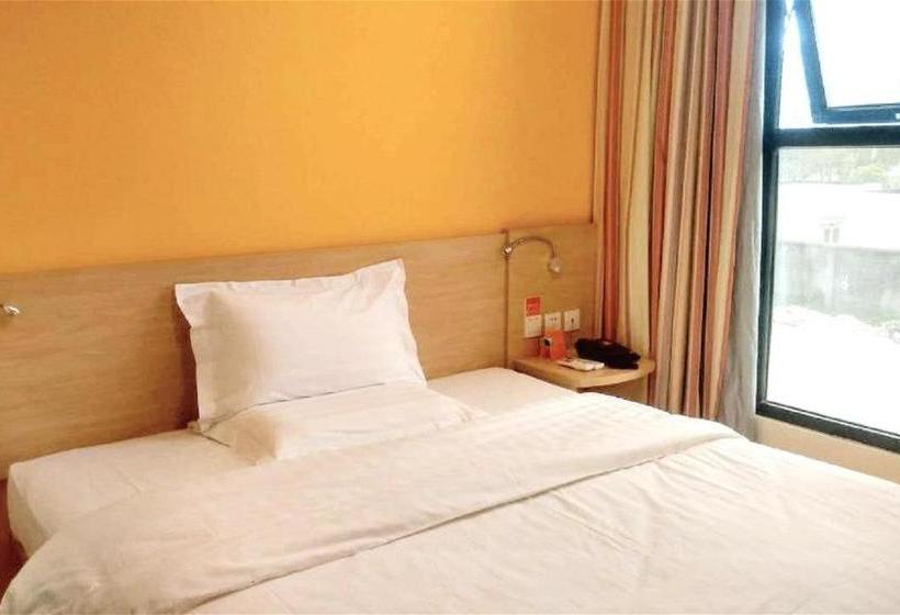 בית מלון כפרי 7days Inn Langzhong Seven Mile Avenue