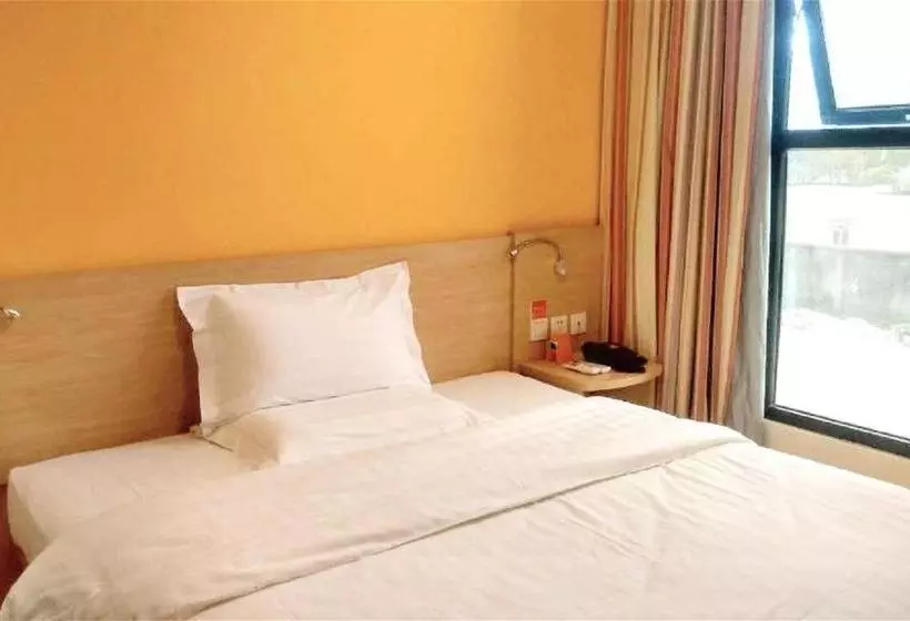 Hotelli 7days Inn Langzhong Seven Mile Avenue