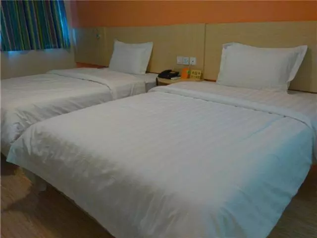 ホテル 7days Inn Zhangjiakou Train Station Construction Engineering College