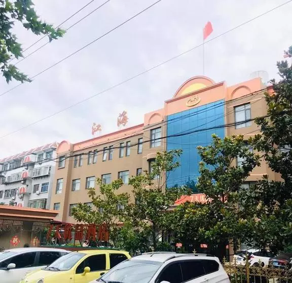 ホテル 7days Premium Tengzhou Middle College Road High Speed Rail Station