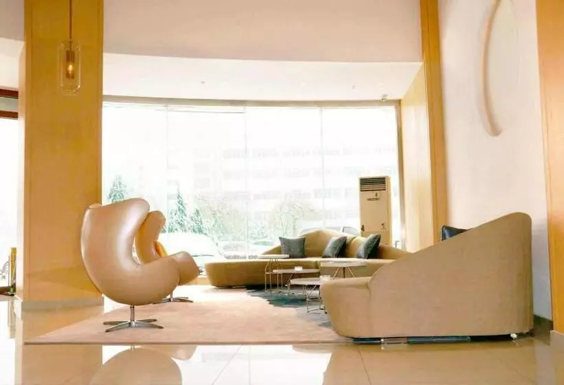 ホテル 7days Premium Weihai High Speed Rail Station Bathing Beach