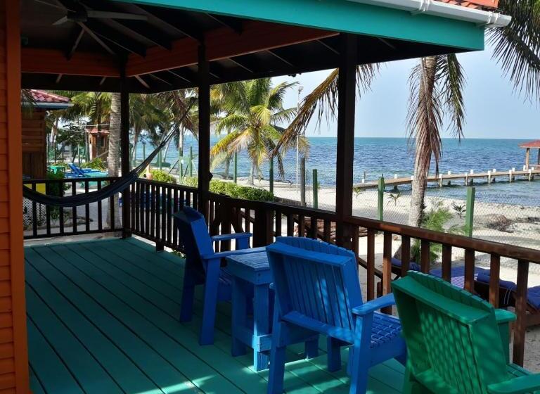 בית מלון כפרי Coco's Beachfront Cabanas