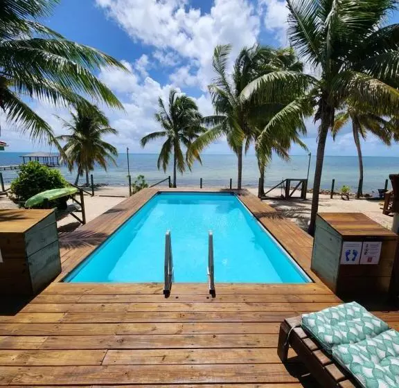 Hotelli Coco's Beachfront Cabanas