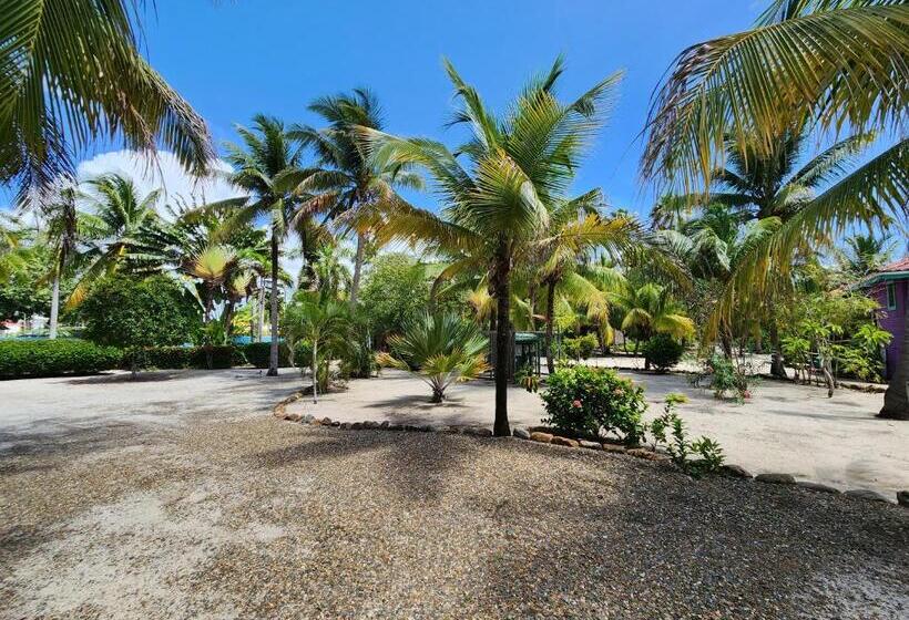 בית מלון כפרי Coco's Beachfront Cabanas