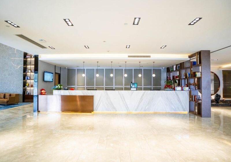 Отель Greentree Eastern Taizhou Taixing Jichuan Bei Road