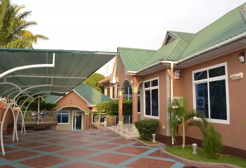 هتل Triple J Resort