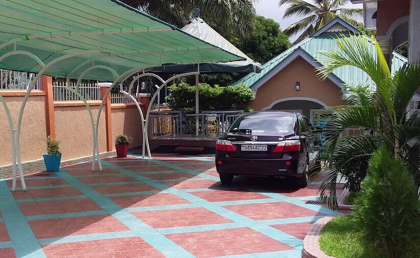 בית מלון כפרי Triple J Resort