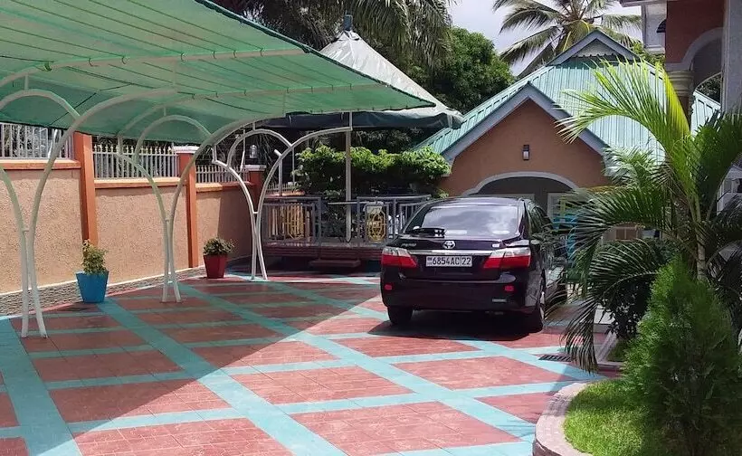 هتل Triple J Resort