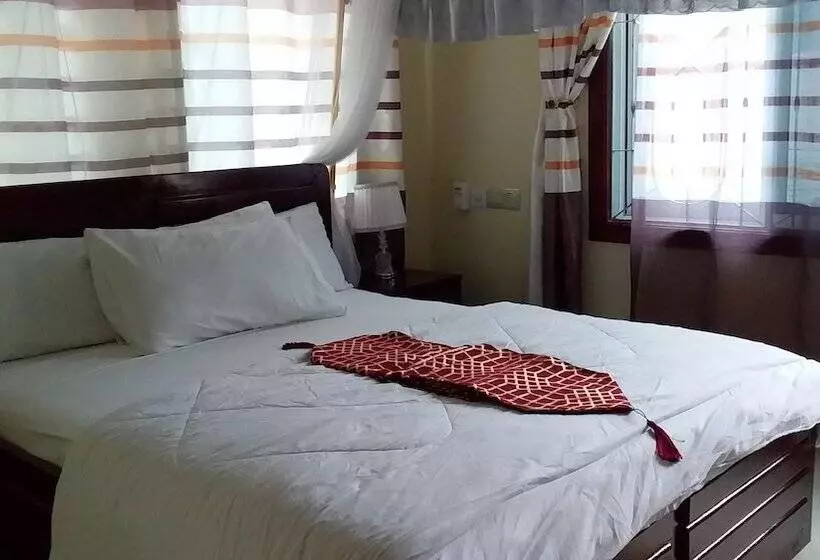 هتل Triple J Resort