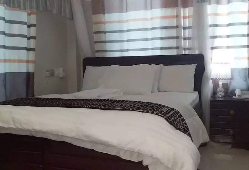 هتل Triple J Resort