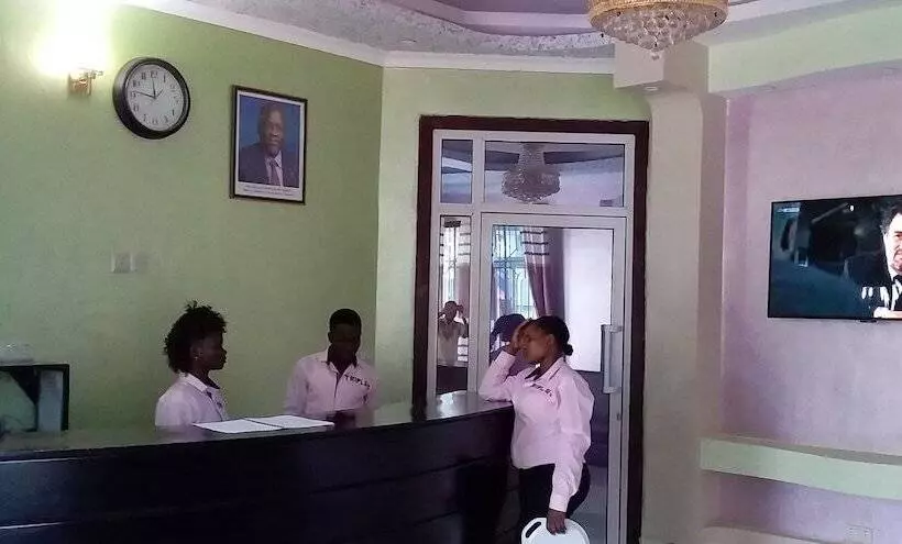 هتل Triple J Resort