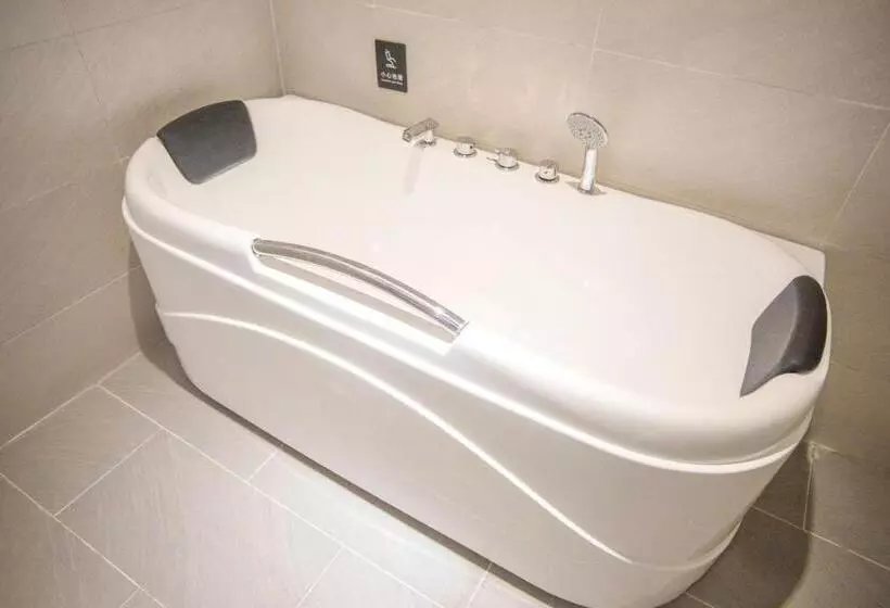 Lavande Hotel Changji Changning Road