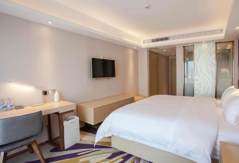 Lavande Hotel Zigong Tanmulin Lantern Park