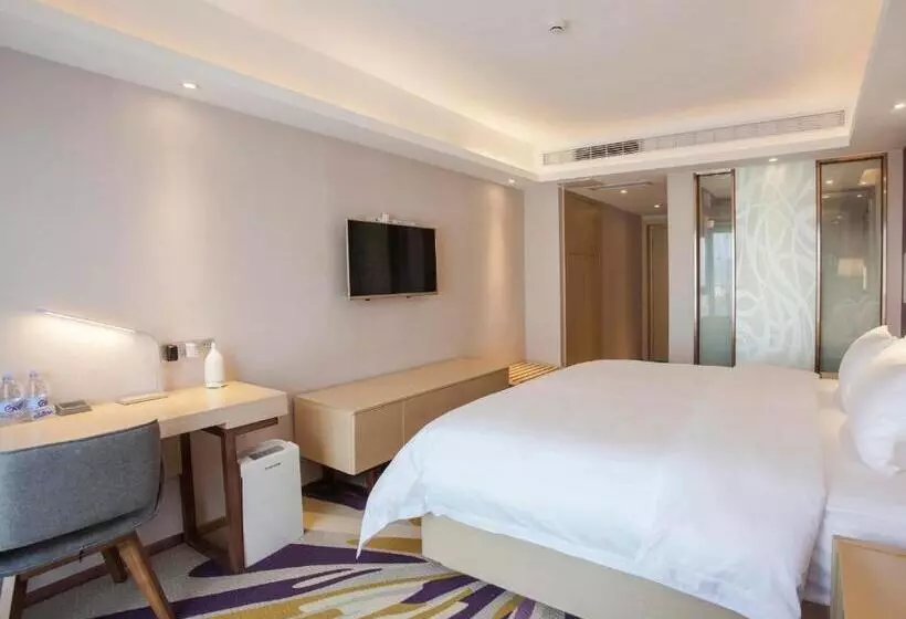 Lavande Hotel Zigong Tanmulin Lantern Park