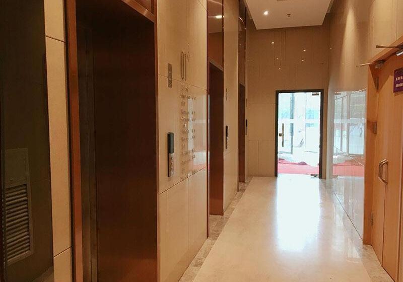 Lavande Hotel Zigong Tanmulin Lantern Park