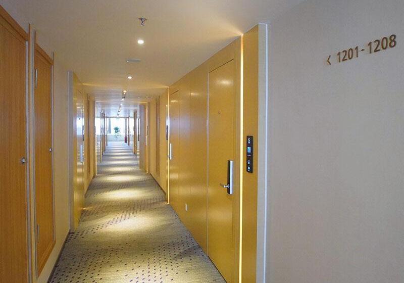 Lavande Hotel Zigong Tanmulin Lantern Park