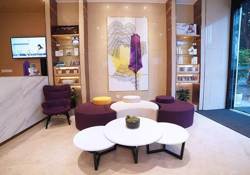 Lavande Hotel Zigong Tanmulin Lantern Park