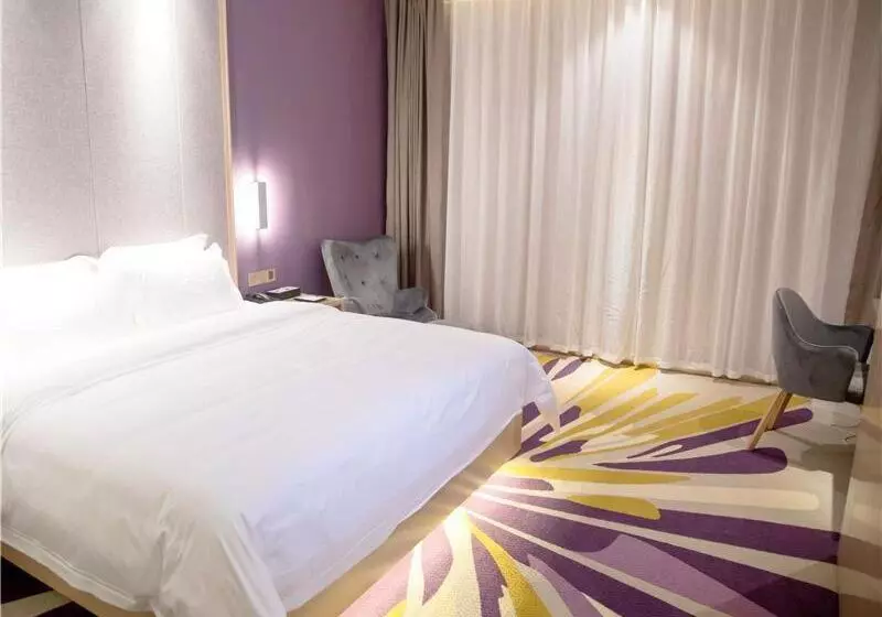 Lavande Hotel Zigong Tanmulin Lantern Park