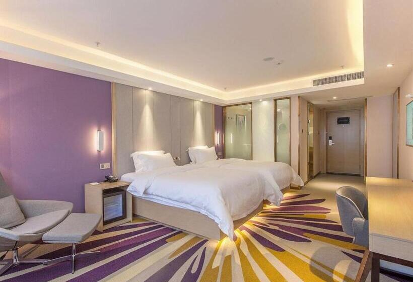 Lavande Hotel Zigong Tanmulin Lantern Park